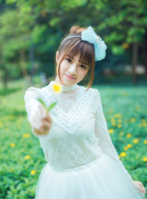 如果爱一个人，那么就会心甘情愿为他而改变。如果一个人在你面前我行素，置你不喜欢的行为而不顾，那么他就是不爱你。所以如果你不够关心他或是他不够关心你，那么你就不爱他或他不爱你。